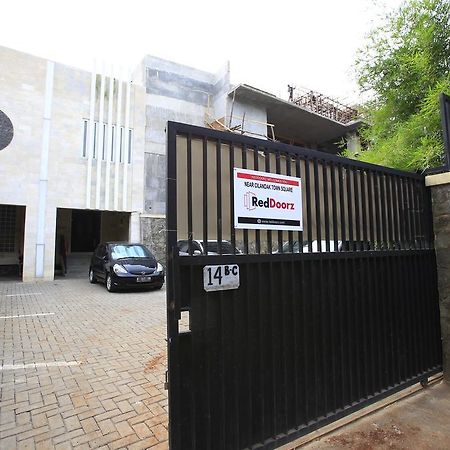 Hotel Reddoorz Near Cilandak Town Square Yakarta Exterior foto