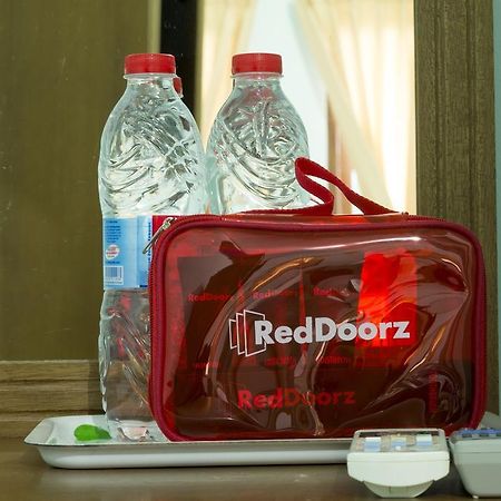 Hotel Reddoorz Near Cilandak Town Square Yakarta Exterior foto