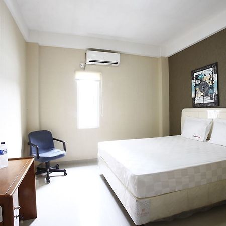 Hotel Reddoorz Near Cilandak Town Square Yakarta Exterior foto