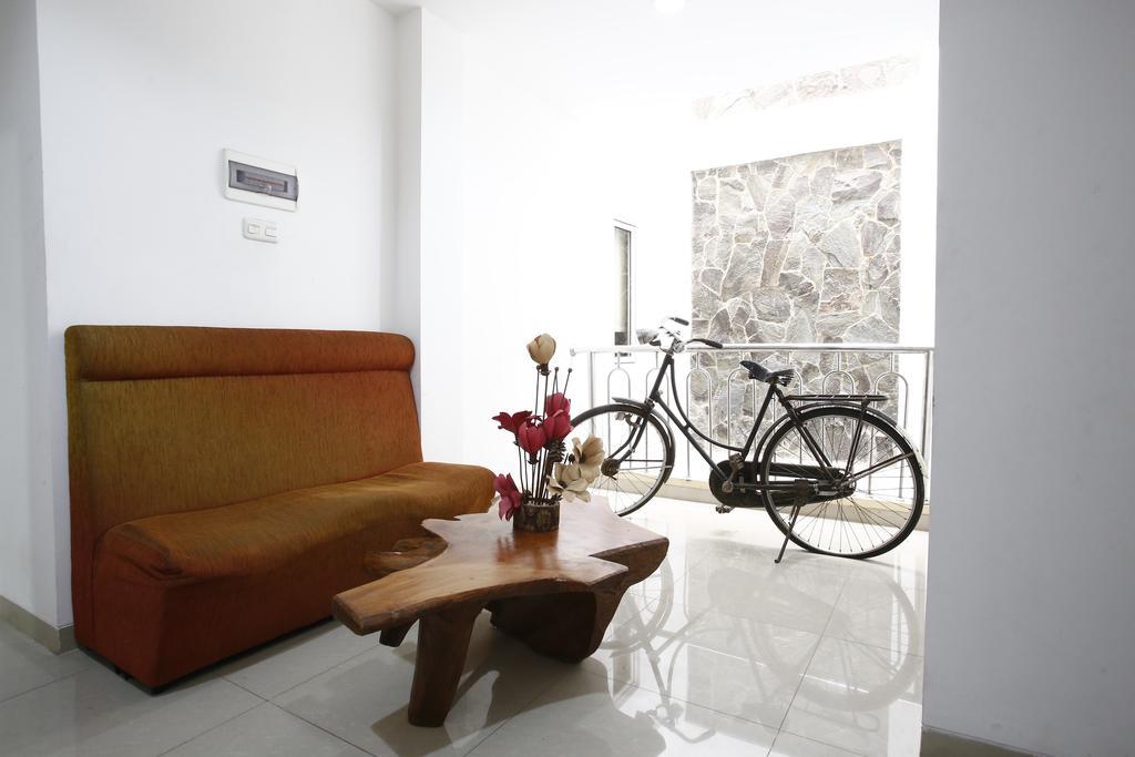 Hotel Reddoorz Near Cilandak Town Square Yakarta Exterior foto