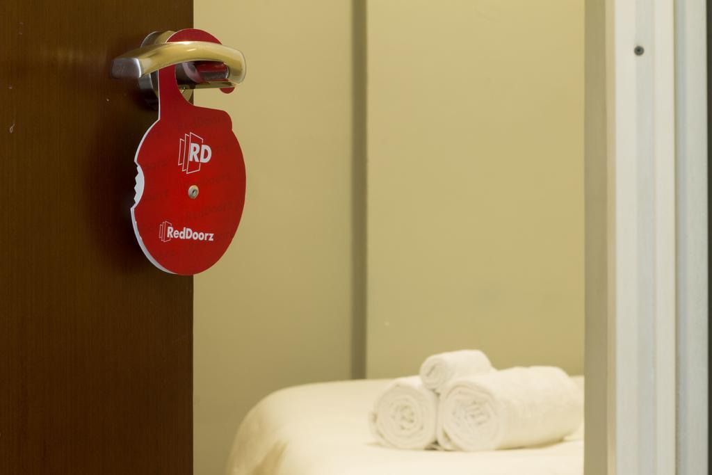 Hotel Reddoorz Near Cilandak Town Square Yakarta Exterior foto