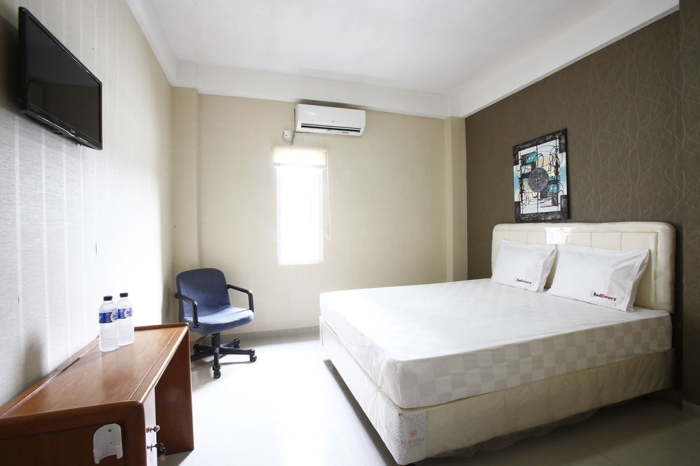 Hotel Reddoorz Near Cilandak Town Square Yakarta Exterior foto