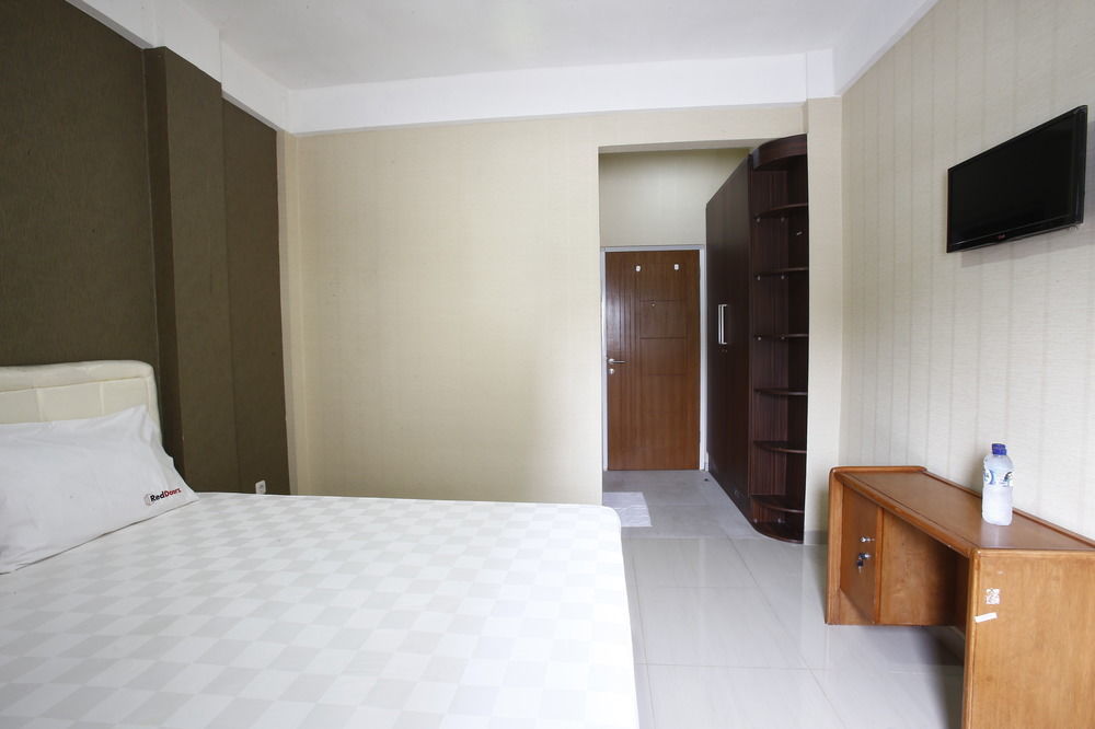 Hotel Reddoorz Near Cilandak Town Square Yakarta Exterior foto