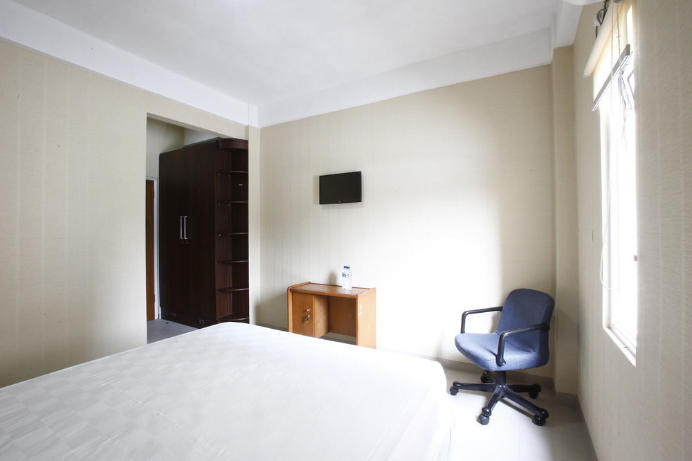 Hotel Reddoorz Near Cilandak Town Square Yakarta Exterior foto