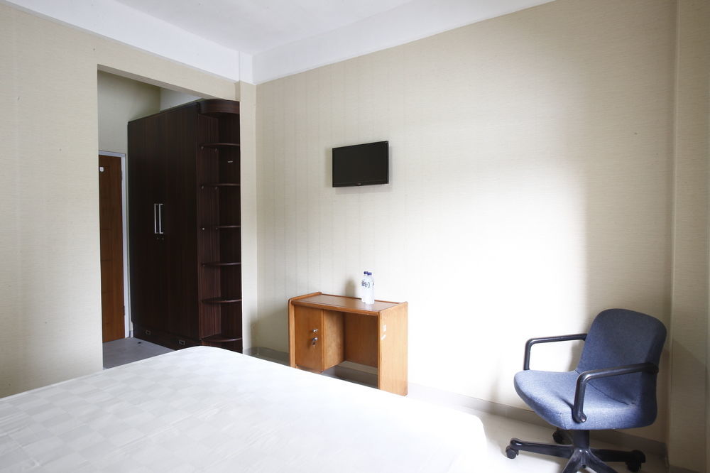 Hotel Reddoorz Near Cilandak Town Square Yakarta Exterior foto