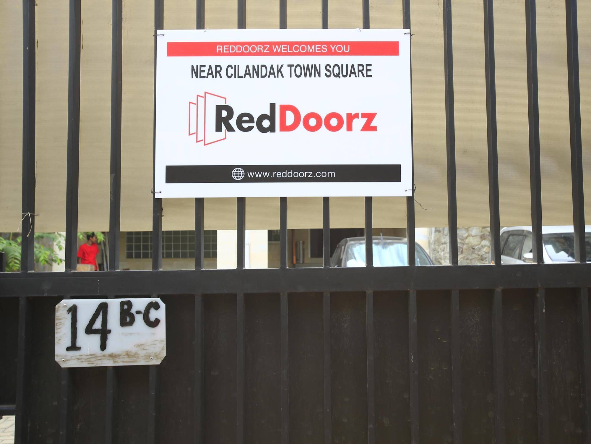 Hotel Reddoorz Near Cilandak Town Square Yakarta Exterior foto
