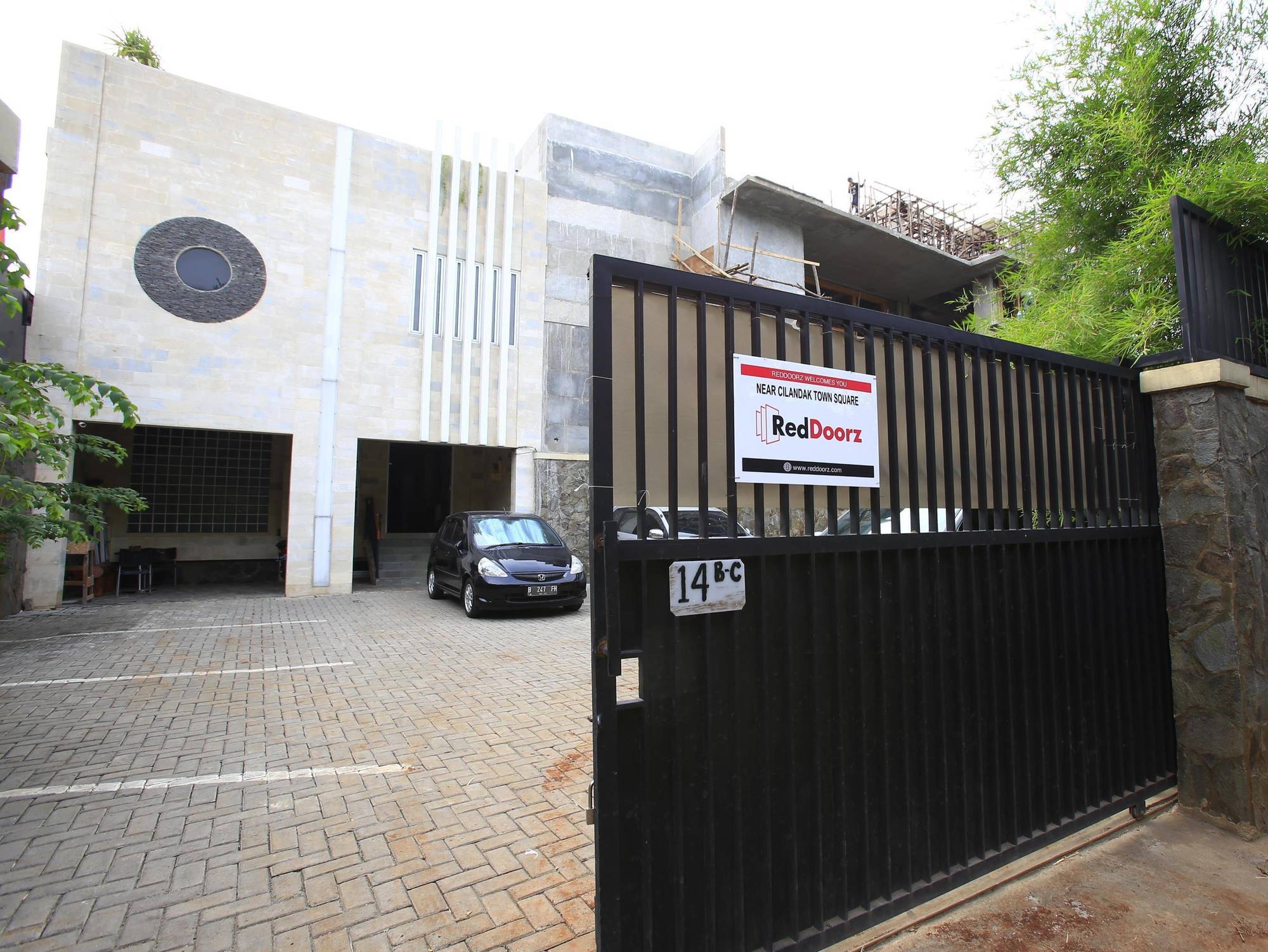 Hotel Reddoorz Near Cilandak Town Square Yakarta Exterior foto