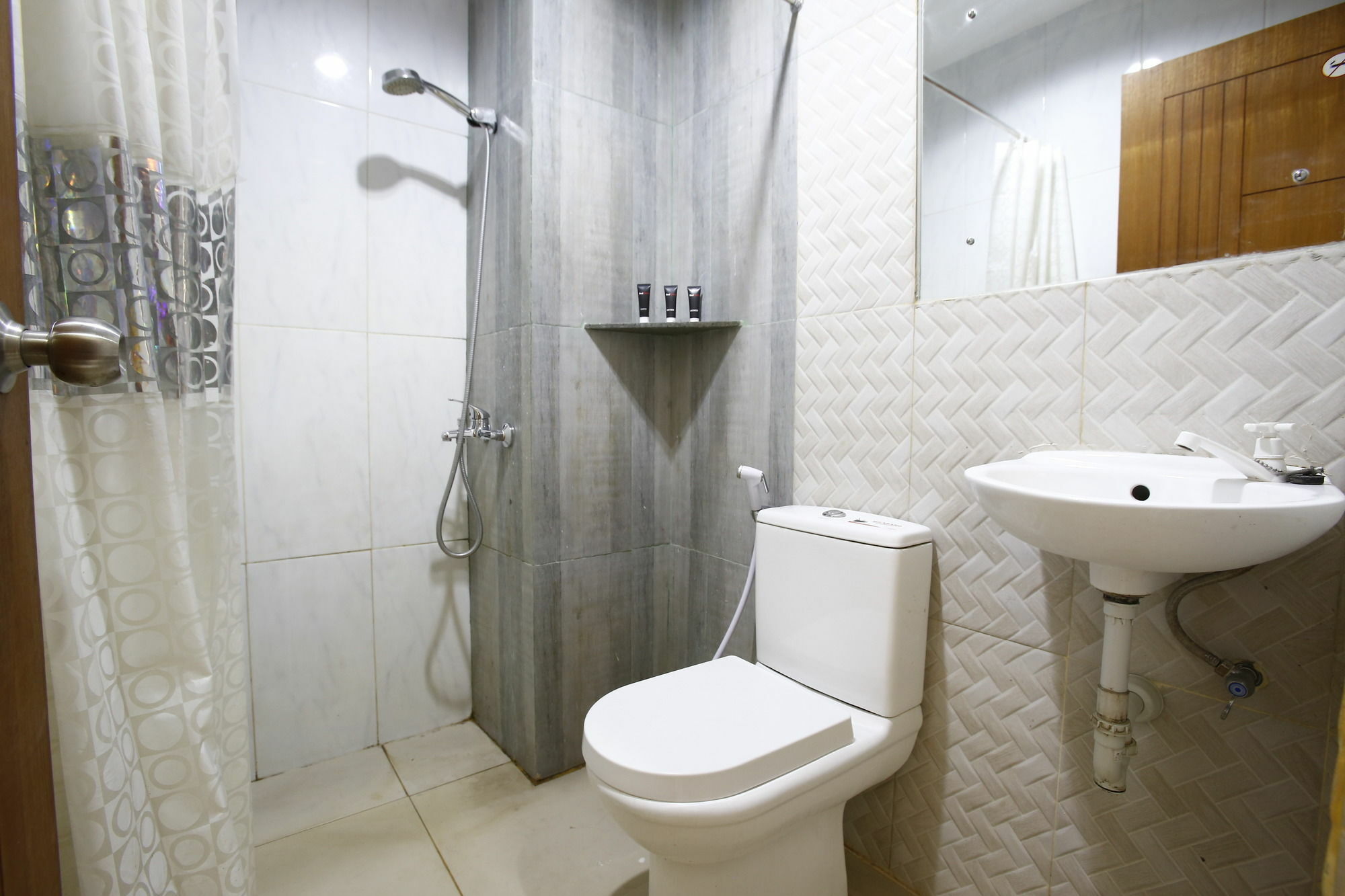 Hotel Reddoorz Near Cilandak Town Square Yakarta Exterior foto